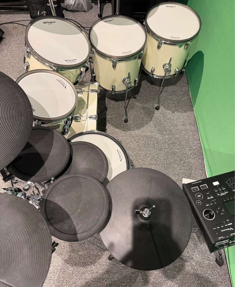 Roland VAD716 V-Drums Electronic Drum Kit - Pearl White & Extras