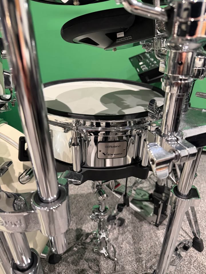 Roland VAD716 V-Drums Electronic Drum Kit - Pearl White & Extras